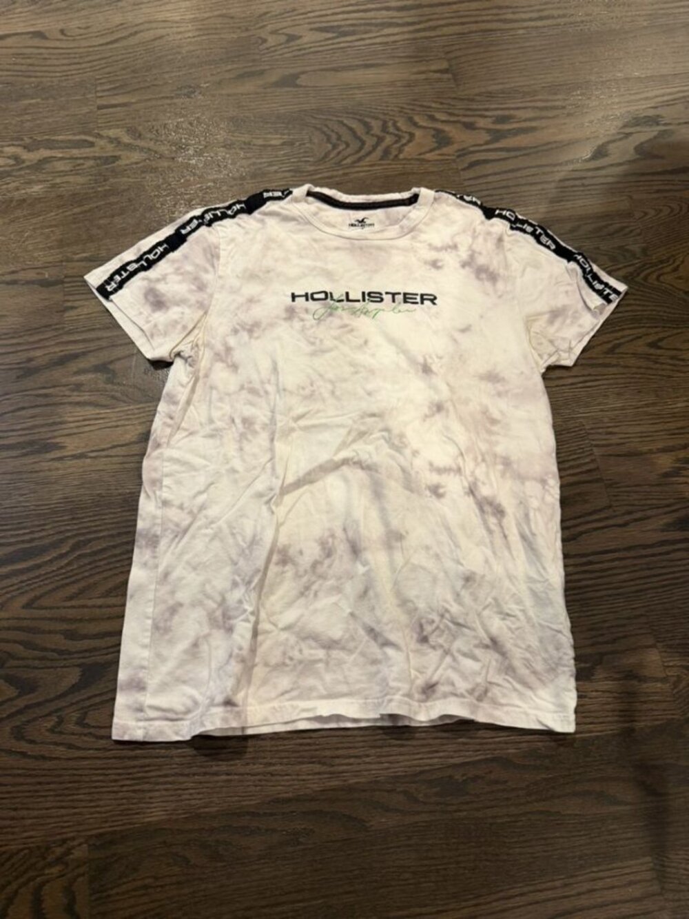 Hollister Tie-Dye T-Shirt with Logo Tape Sleeves Size S